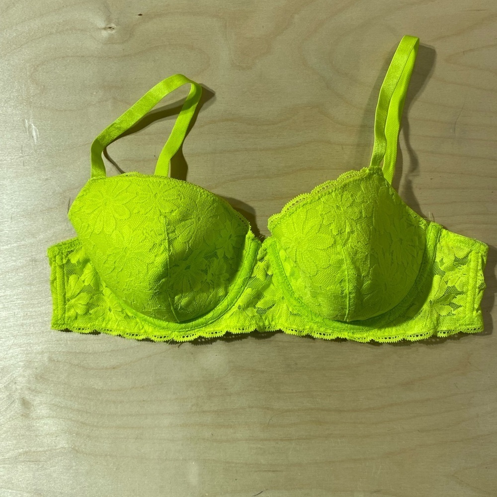No Boundaries Lace Underwire Bra in Lime Green 38 B (LU)